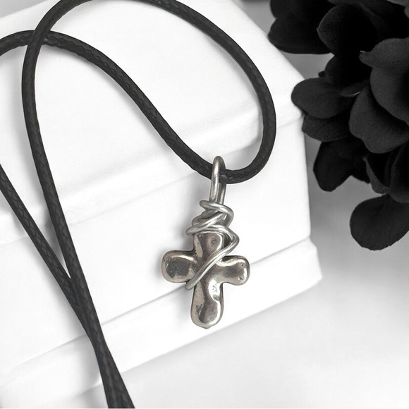 5 For $25💫Alternative Small Silver Cross Pendant - Picture 3 of 3